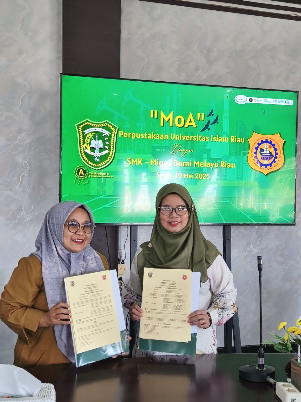 SMK Migas Bumi Melayu Riau Bekerja sama dengan Perpustakaan HS Soeman Universitas Islam Riau serta melakukan Field Trip Siswa Manajemen Perkantoran